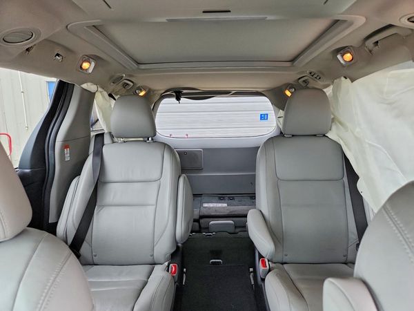 2015 TOYOTA SIENNA