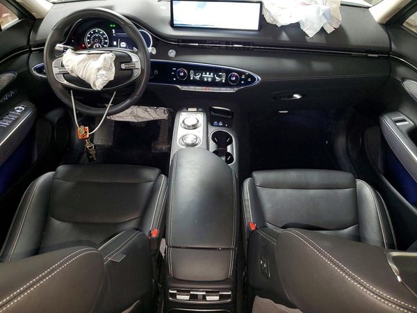 2025 GENESIS GV70