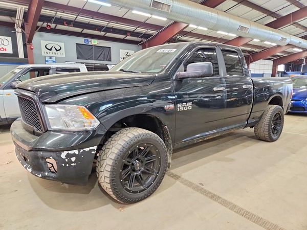 2016 RAM 1500 SLT QUAD CAB 4X4