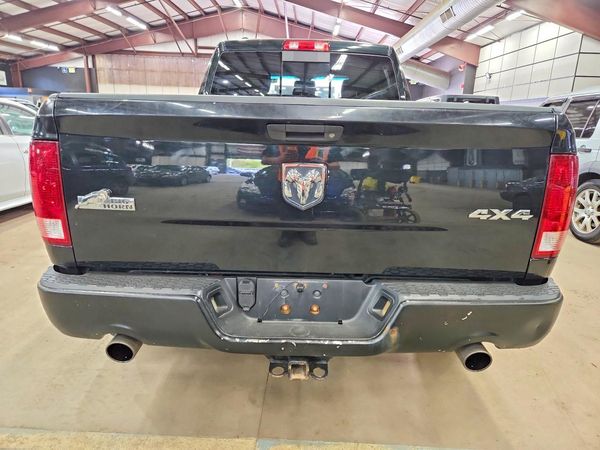 2016 RAM 1500 SLT QUAD CAB 4X4