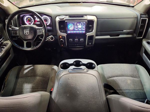 2016 RAM 1500 SLT QUAD CAB 4X4