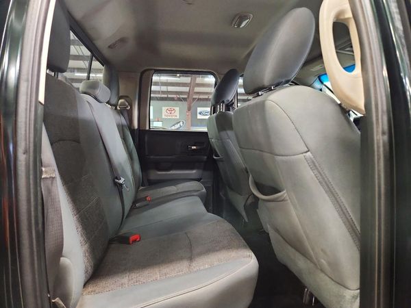 2016 RAM 1500 SLT QUAD CAB 4X4