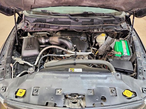 2016 RAM 1500 SLT QUAD CAB 4X4
