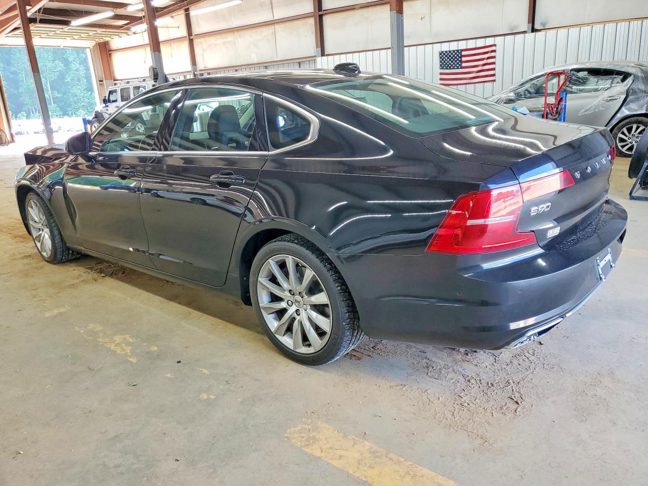 2017 VOLVO S90 Momentum