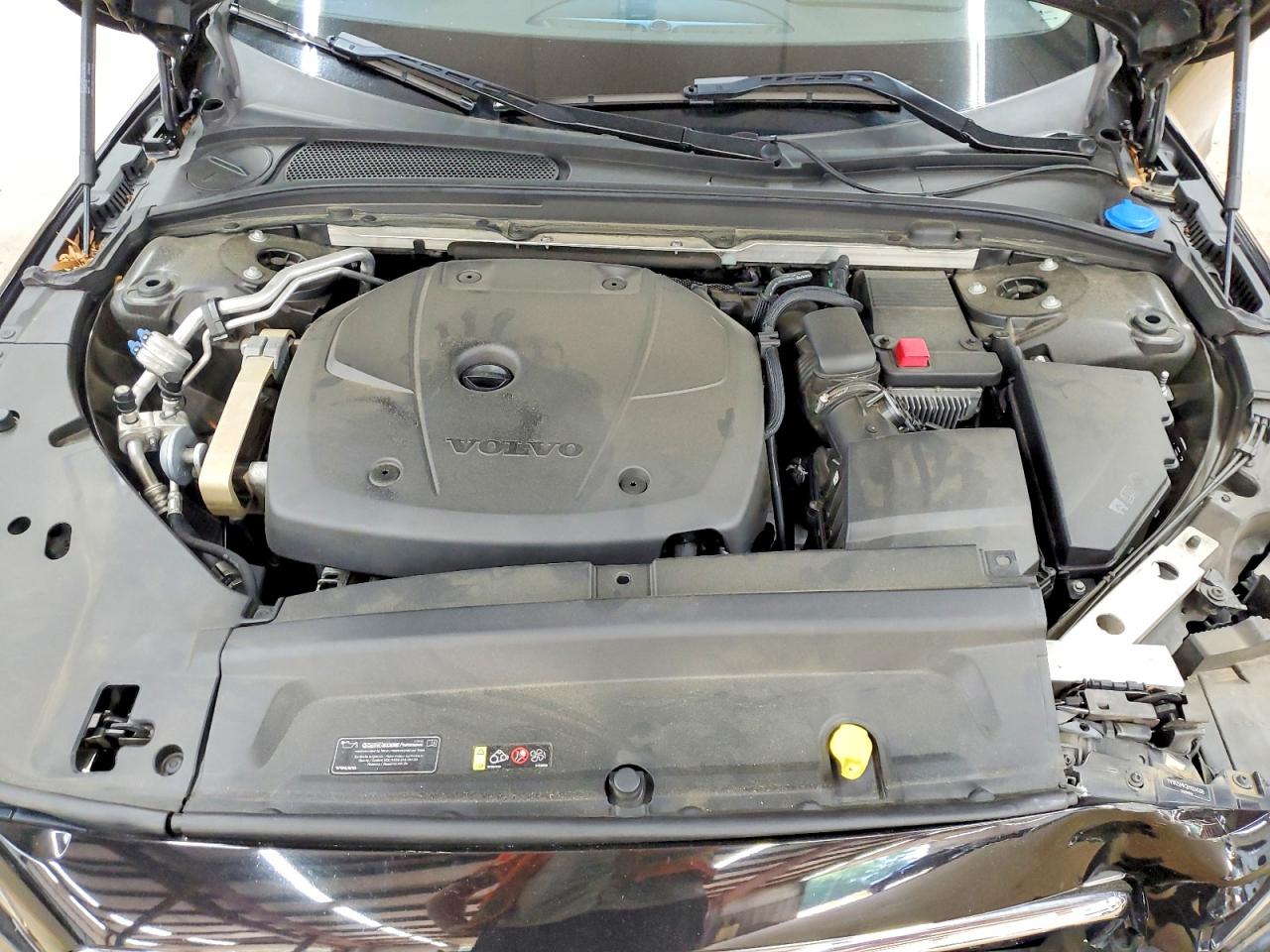 2017 VOLVO S90 Momentum