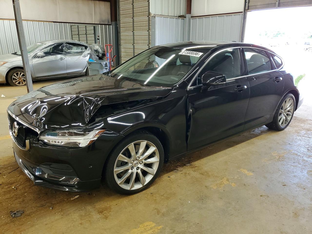 2017 VOLVO S90 Momentum