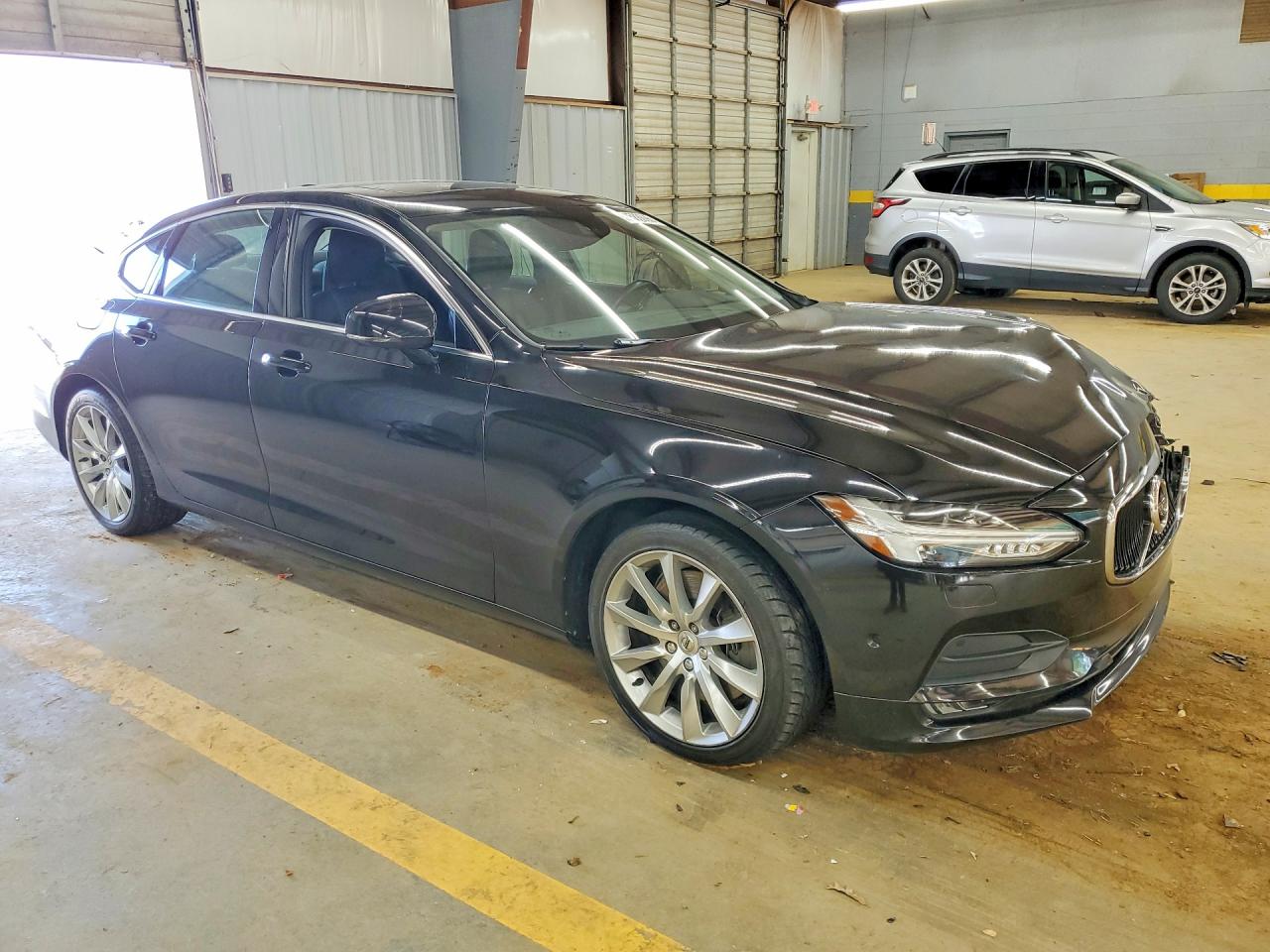 2017 VOLVO S90 Momentum