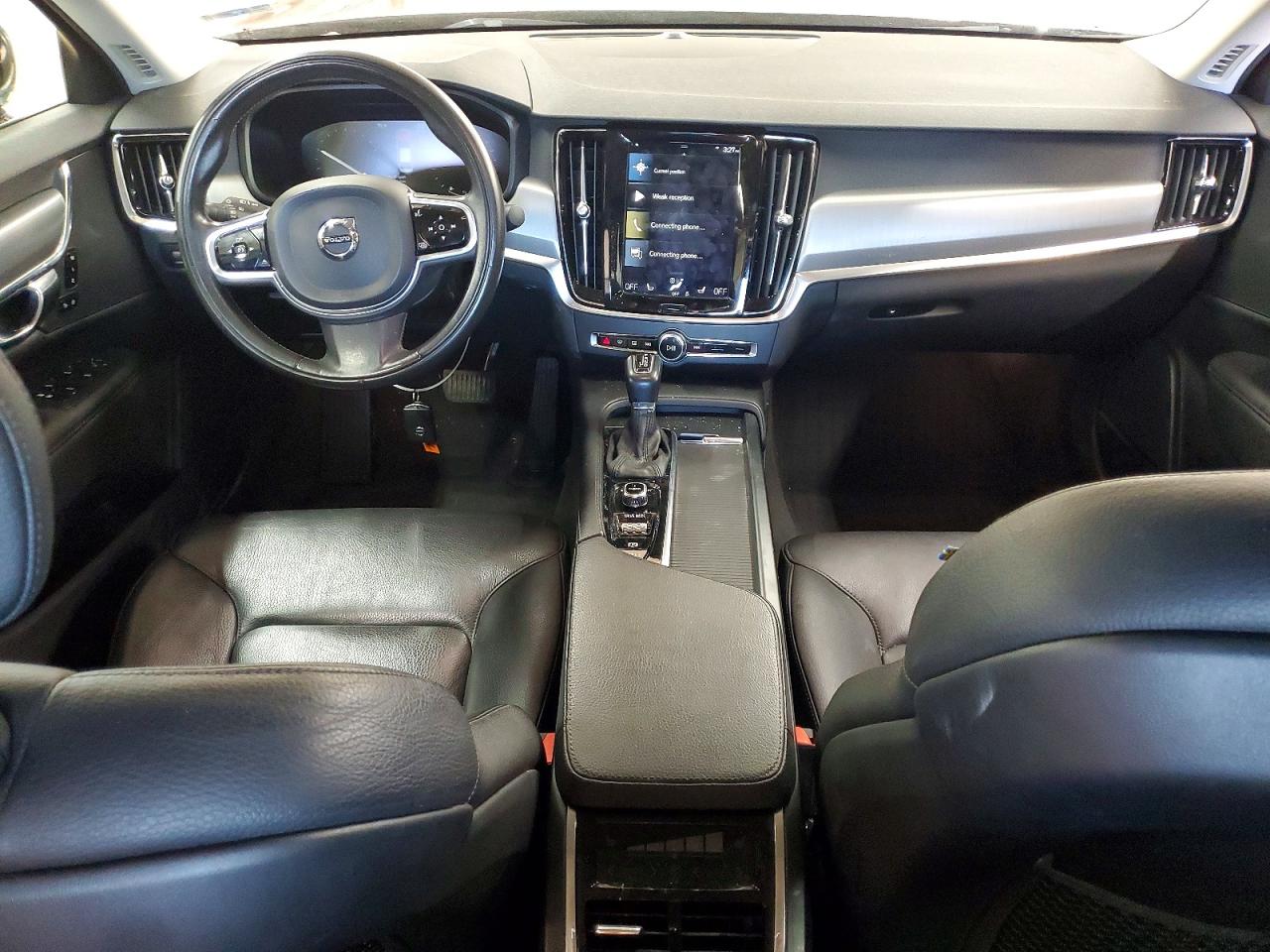 2017 VOLVO S90 Momentum