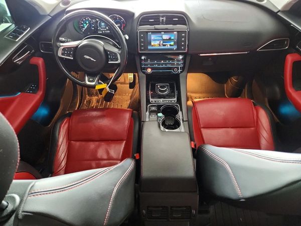 2017 JAGUAR F-PACE R-Sport