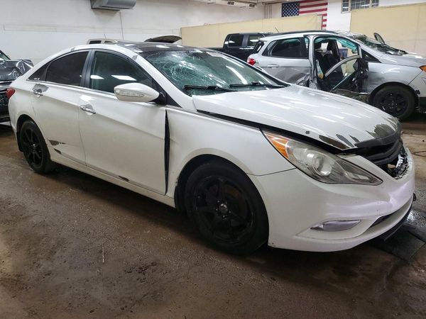 2012 HYUNDAI SONATA Middle level