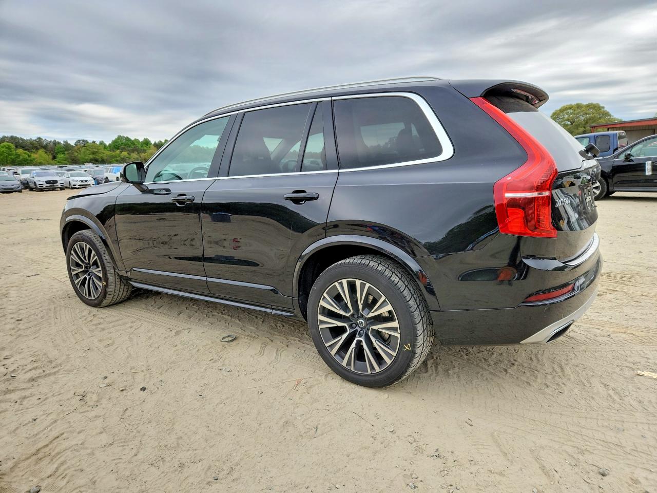 2020 VOLVO XC90 Momentum