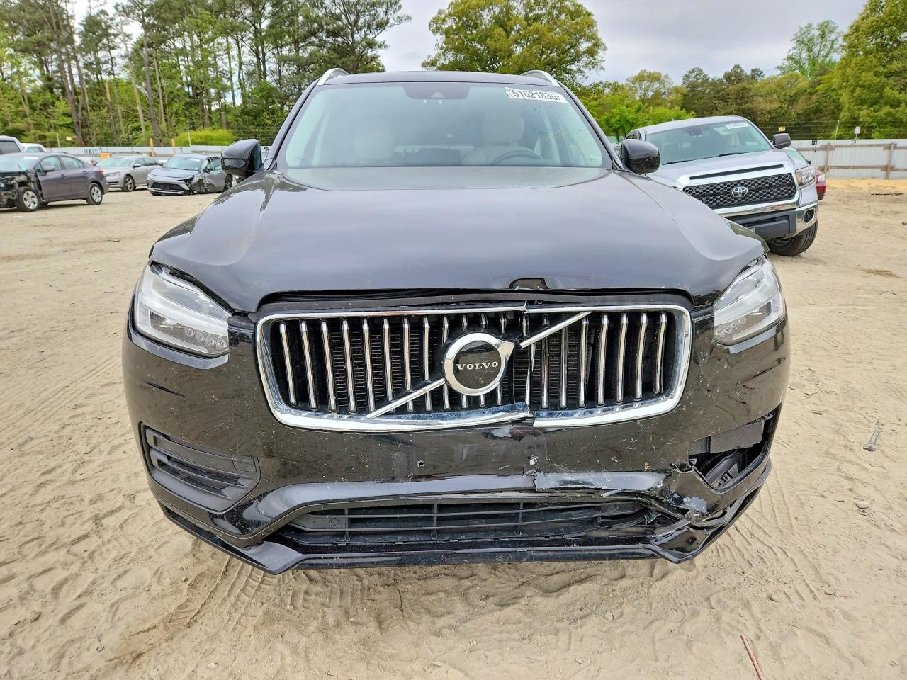 2020 VOLVO XC90 Momentum