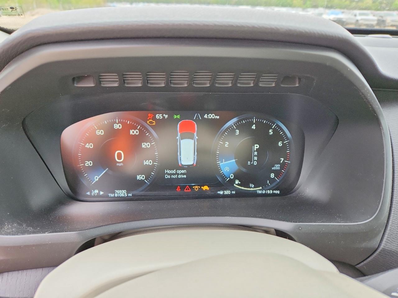 2020 VOLVO XC90 Momentum