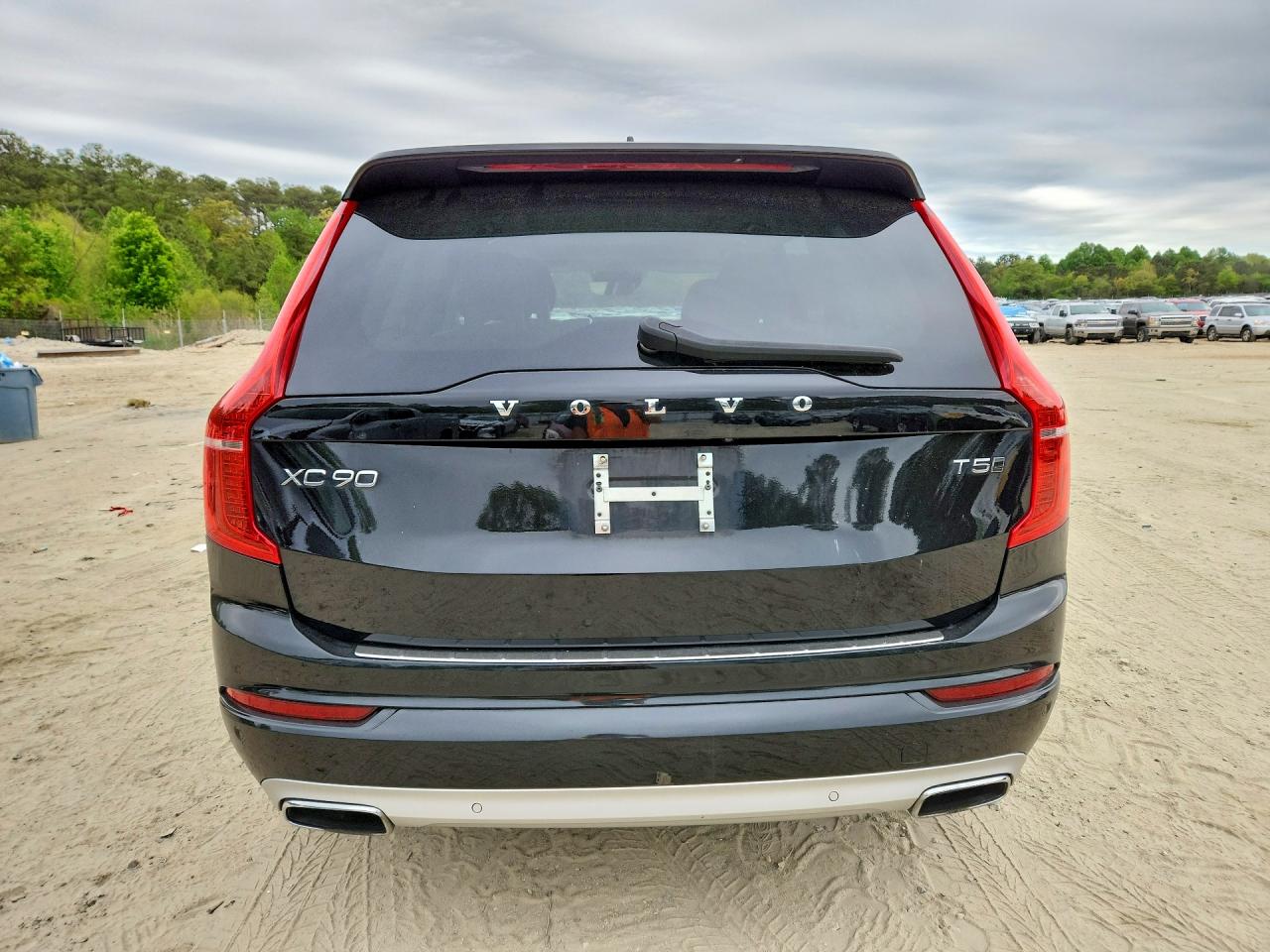 2020 VOLVO XC90 Momentum