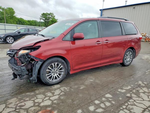 2018 TOYOTA SIENNA
