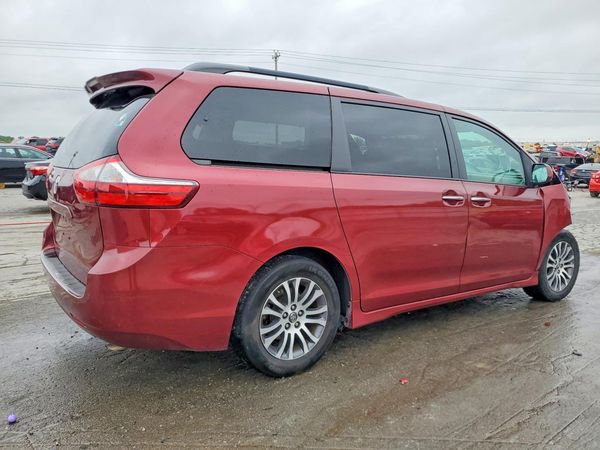 2018 TOYOTA SIENNA