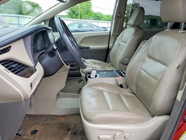 2018 TOYOTA SIENNA