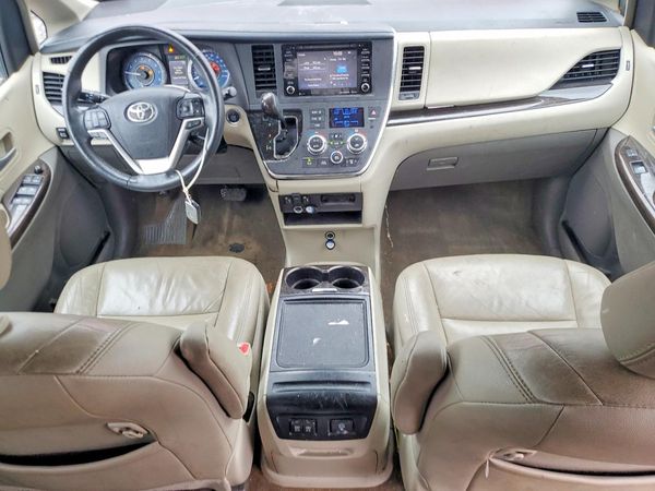 2018 TOYOTA SIENNA