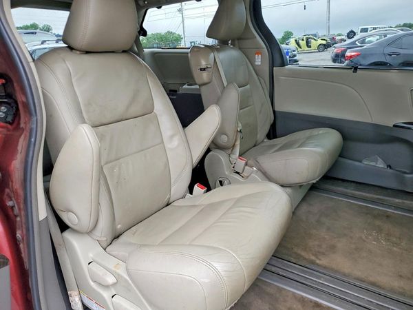 2018 TOYOTA SIENNA