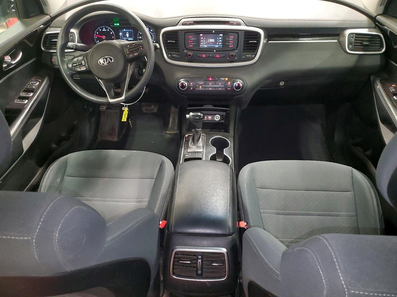 2016 KIA SORENTO L / LX