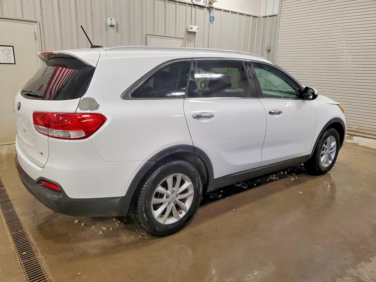 2016 KIA SORENTO L / LX