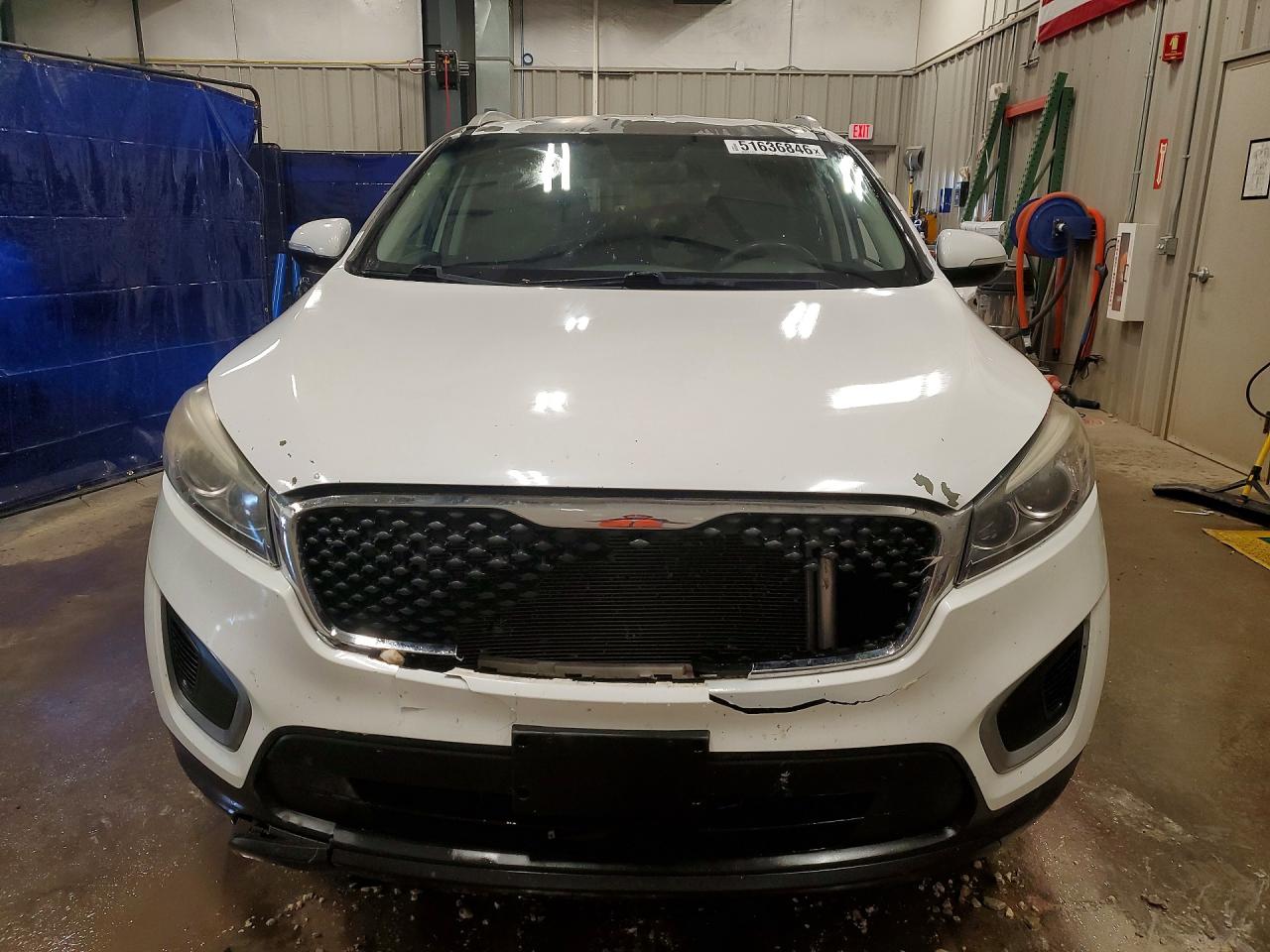 2016 KIA SORENTO L / LX