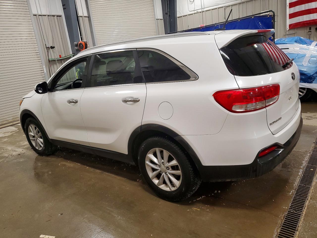 2016 KIA SORENTO L / LX