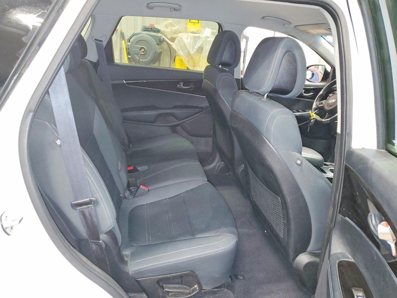 2016 KIA SORENTO L / LX