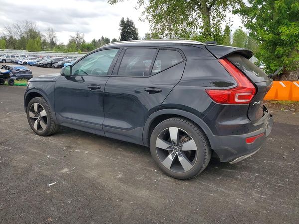 2020 VOLVO XC40