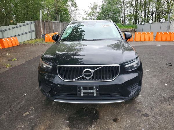 2020 VOLVO XC40