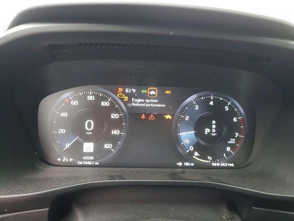 2020 VOLVO XC40