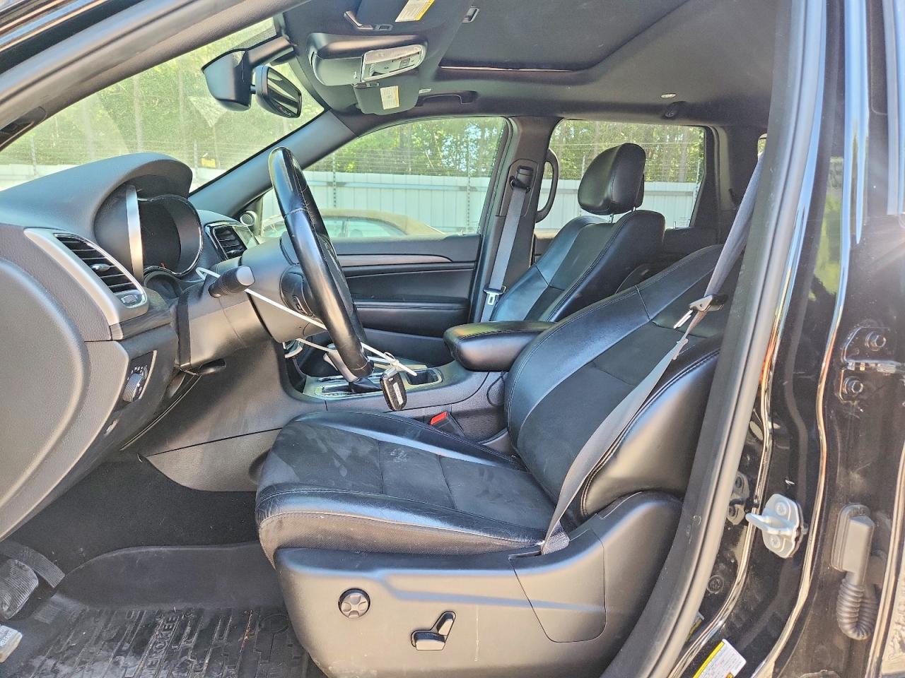 2020 JEEP GRAND CHEROKEE LAREDO 4X2