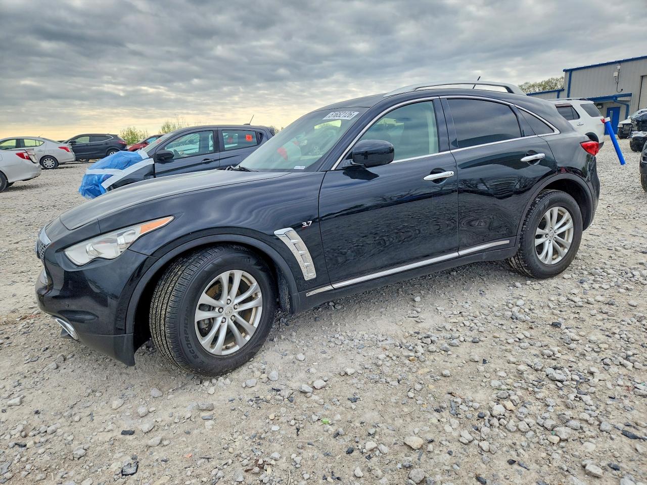 2017 INFINITI QX70