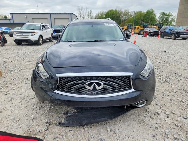 2017 INFINITI QX70