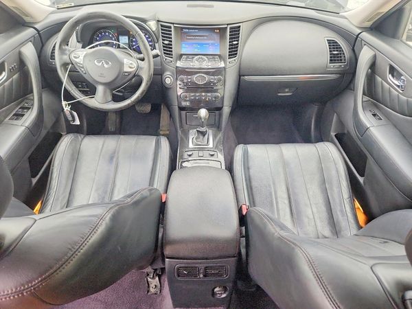 2017 INFINITI QX70