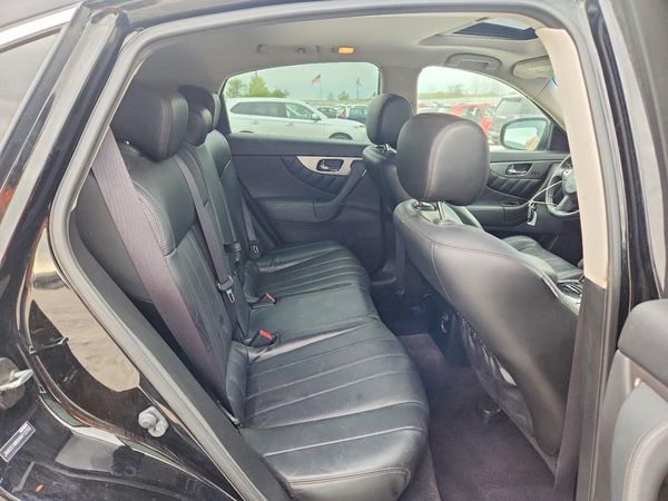 2017 INFINITI QX70