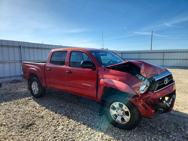 2014 TOYOTA TACOMA Delux Grade — Passenger 3/4
