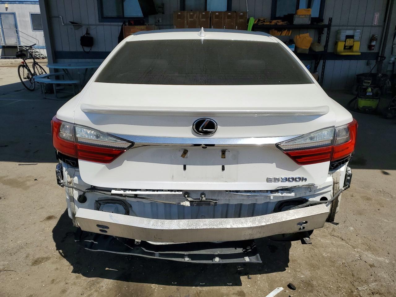 2016 LEXUS ES 300h