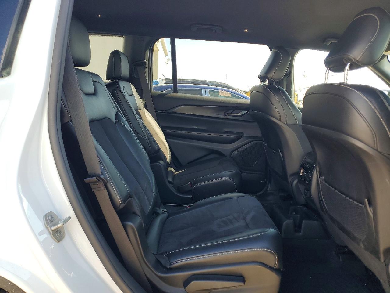 2023 JEEP GRAND CHEROKEE L LAREDO 4X4