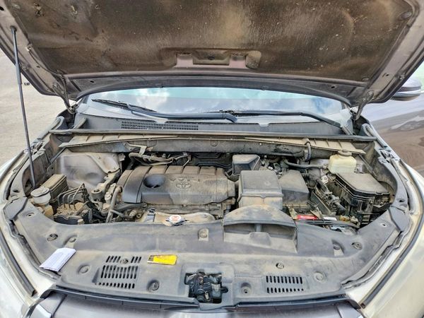 2018 TOYOTA HIGHLANDER LE — Engine bay