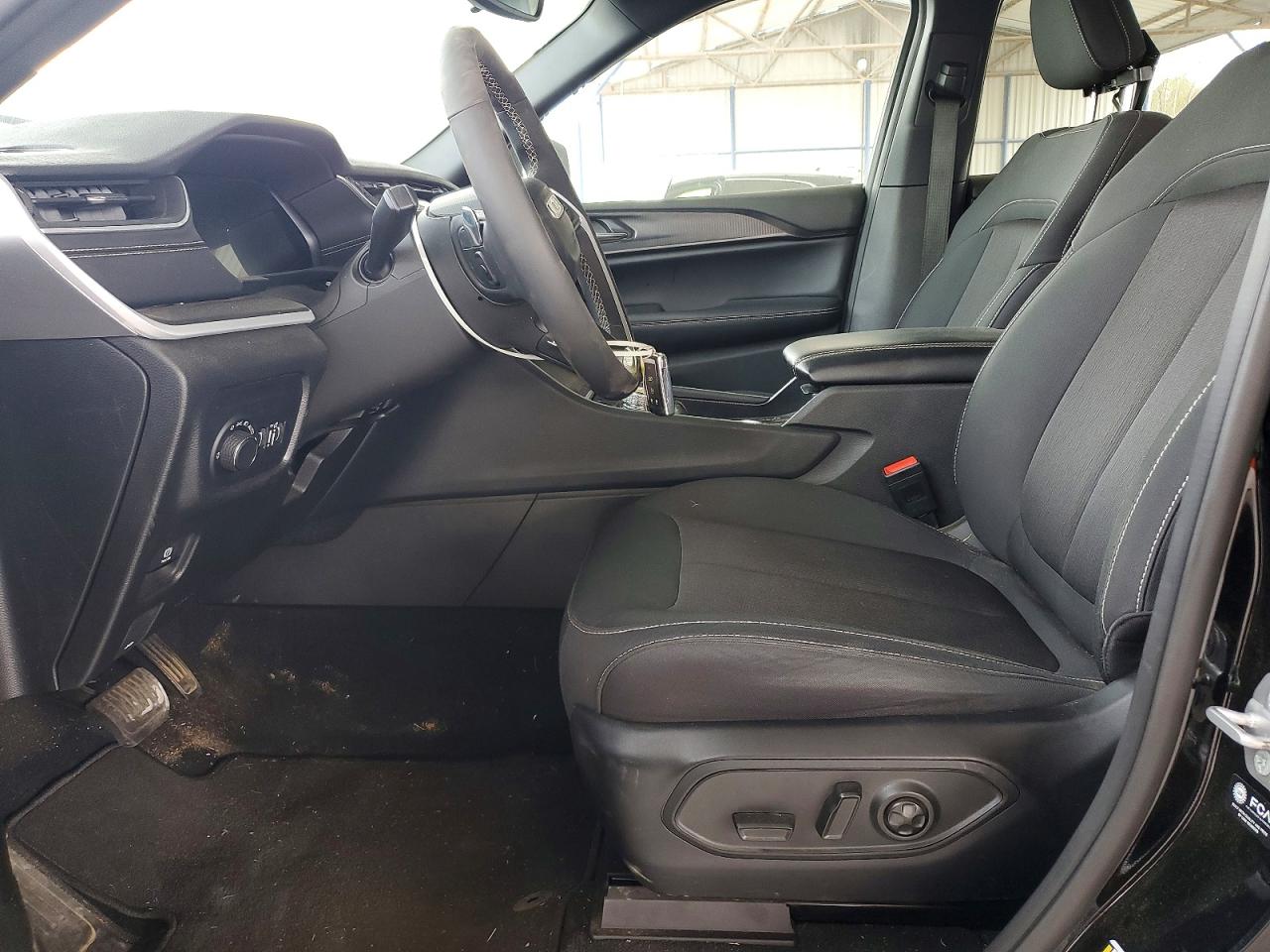 2024 JEEP GRAND CHEROKEE LAREDO 4X4