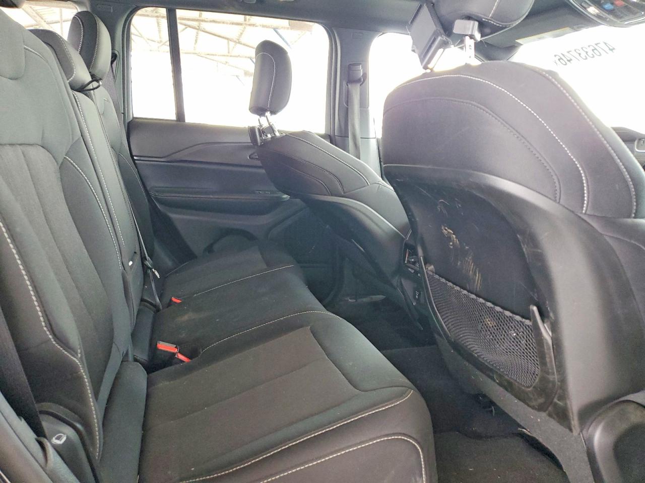 2024 JEEP GRAND CHEROKEE LAREDO 4X4