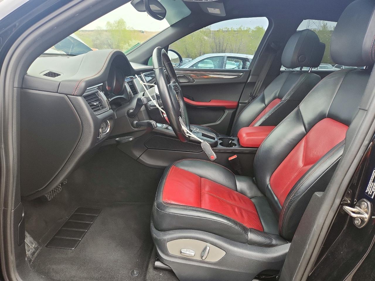 2015 PORSCHE MACAN