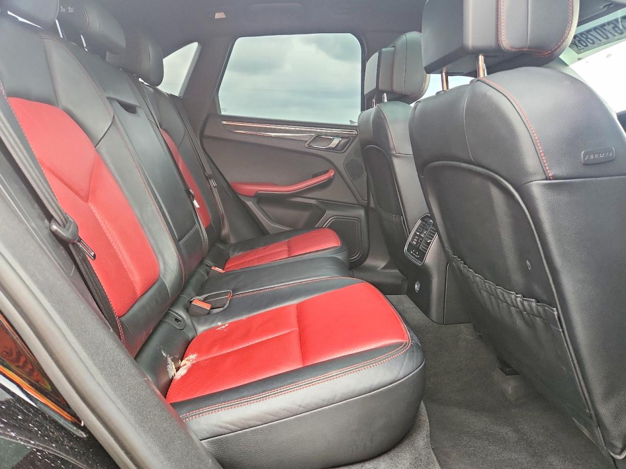 2015 PORSCHE MACAN