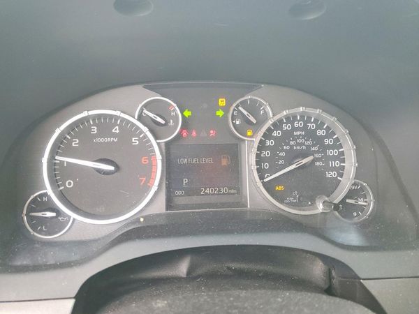 2014 TOYOTA TUNDRA SR5