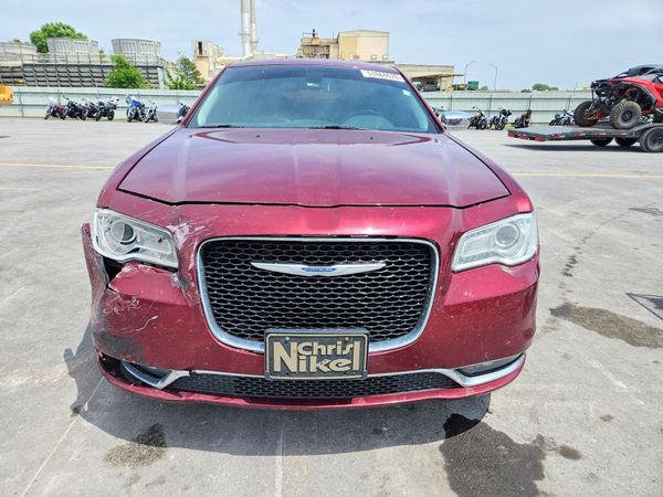 2019 CHRYSLER 300
