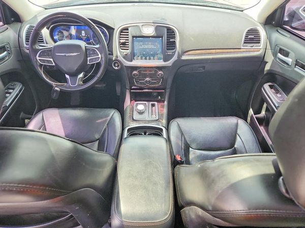 2019 CHRYSLER 300