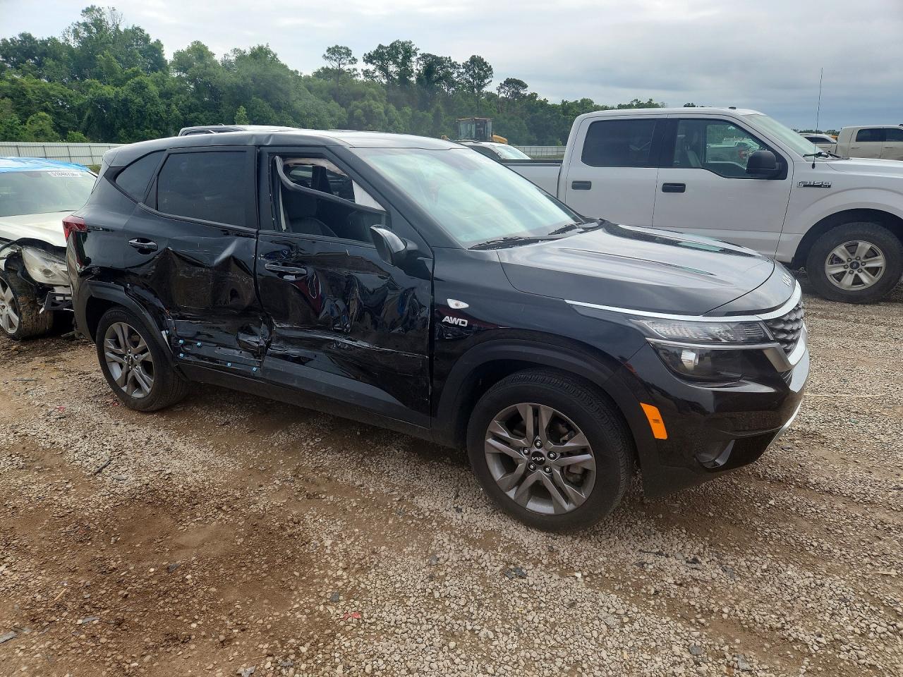 2023 KIA SELTOS LX
