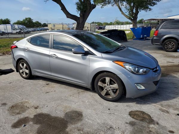 2013 HYUNDAI ELANTRA