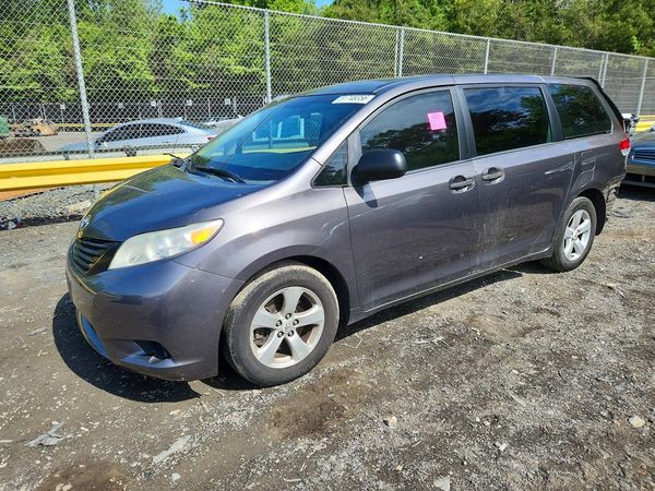 2012 TOYOTA SIENNA